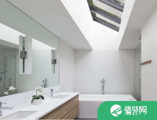 卫生间天窗装修效果图，特殊的浴室体验!