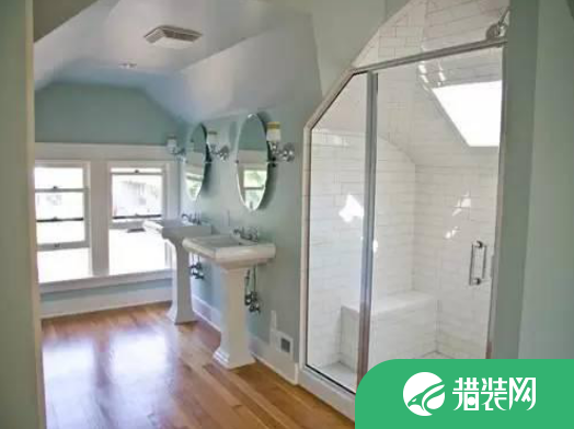 阁楼变卫生间装修效果图，让洗漱沐浴都变成有格调的享受!