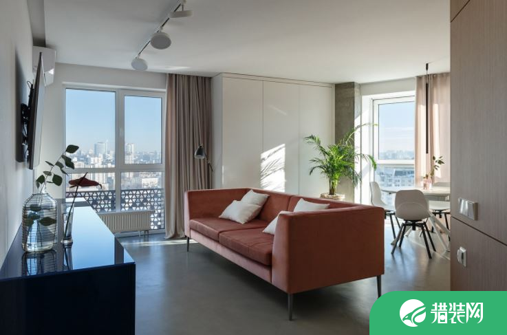 一个阳光明媚的公寓室内空间，意想不到的户型，出乎意料的设计