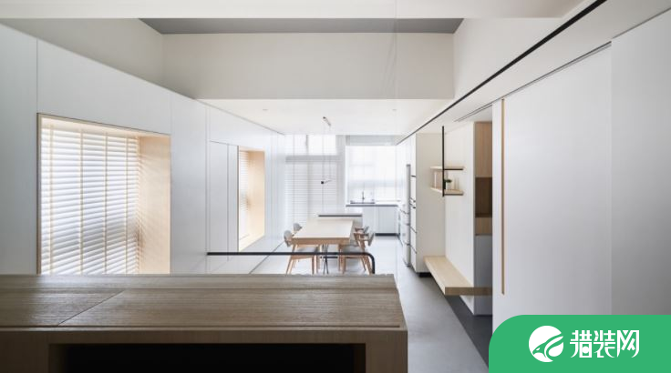 两个不同寻常的日式住宅，平静的极简主义与独特的分区设计