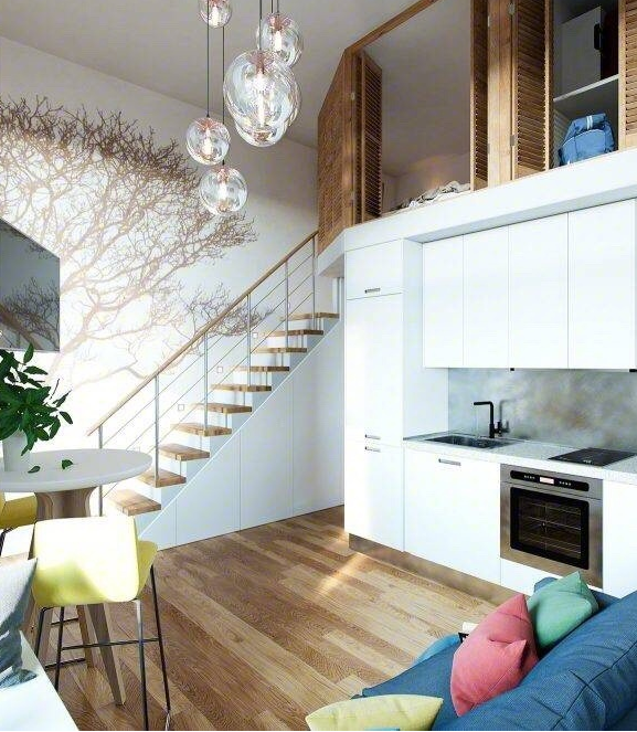 一组小而美的LOFT单身公寓，以木质家具打底，很温馨舒适