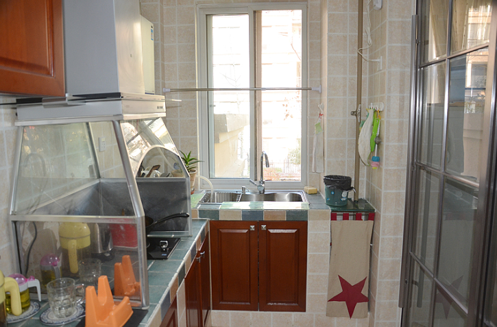 现代风格厨房飘窗装修效果图