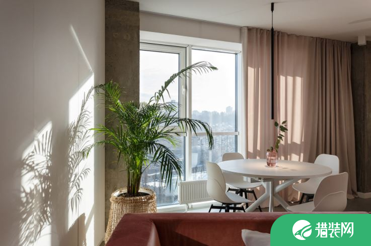 一个阳光明媚的公寓室内空间，意想不到的户型，出乎意料的设计