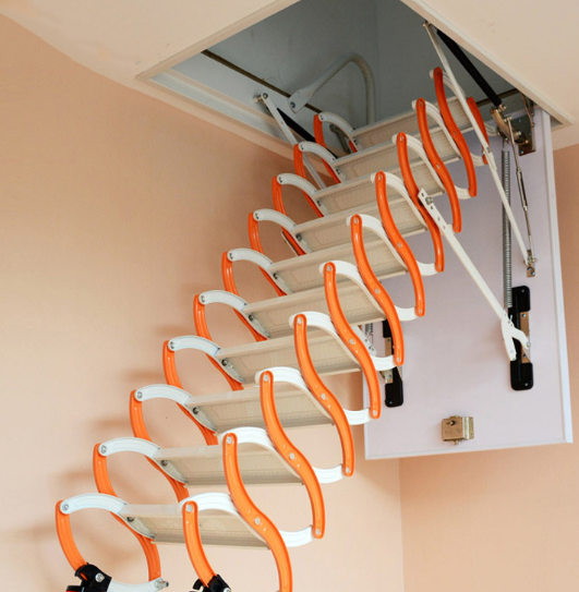 橙色温馨阁楼伸缩楼梯装修设计图