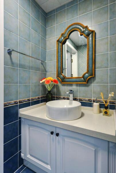 地中海风格大户型卫生间浴室柜装修布局图